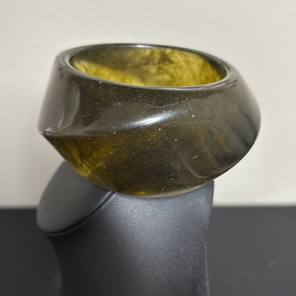 Bold Green and Black Resin Chunky Retro Vintage Bangle - Picture 2 of 7